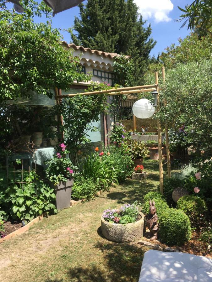 Le Clos Martin Eyragues Bagian luar foto