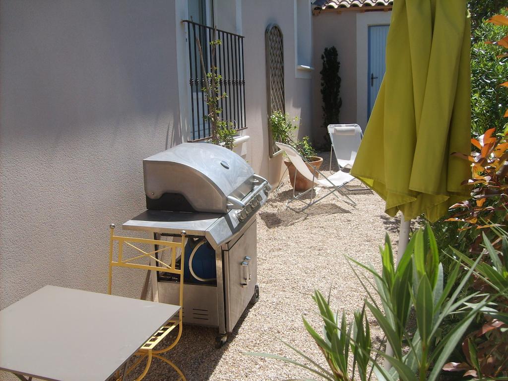 Le Clos Martin Eyragues Bagian luar foto