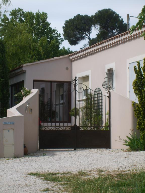 Le Clos Martin Eyragues Bagian luar foto