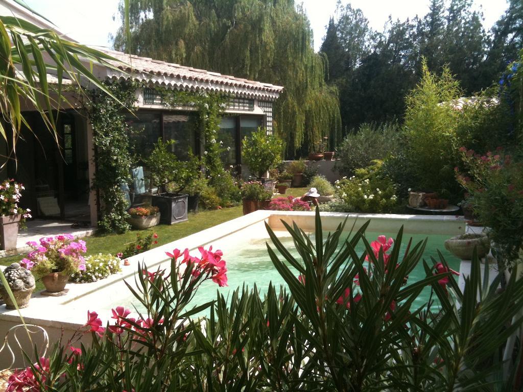 Le Clos Martin Eyragues Bagian luar foto
