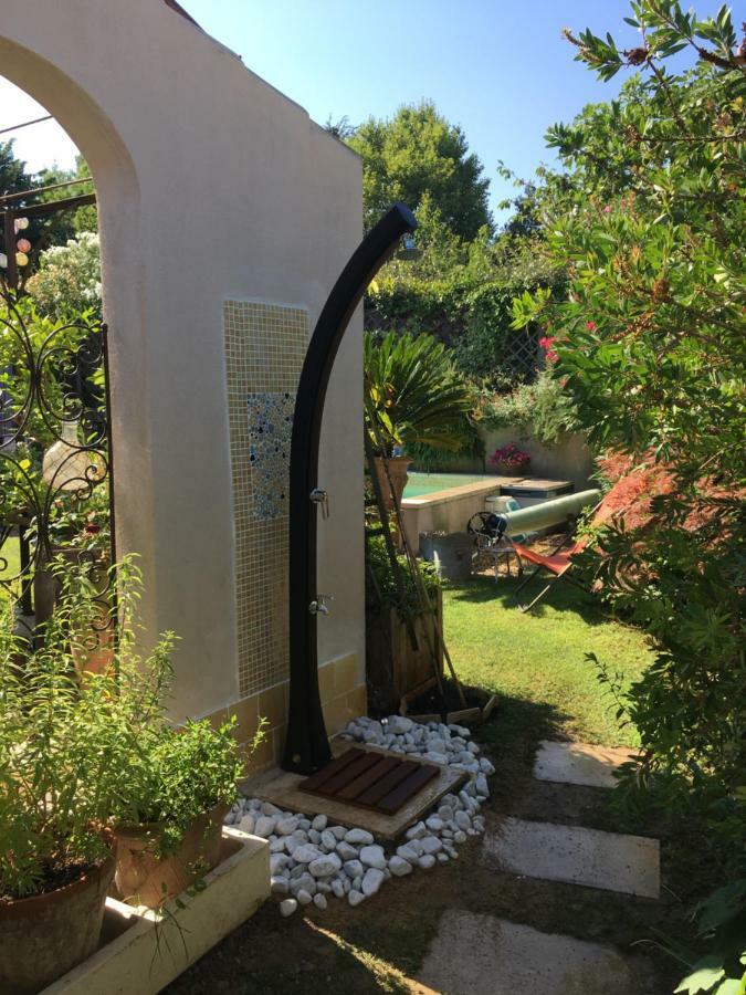 Le Clos Martin Eyragues Bagian luar foto